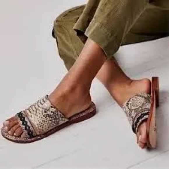 Free People Leather Saturday Slide Sandals in snakeskin. NWT. - Picture 2 of 9